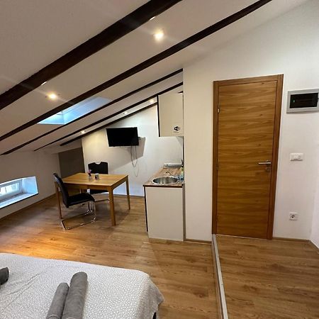 Apartment In The Heart Of Pula Exterior photo