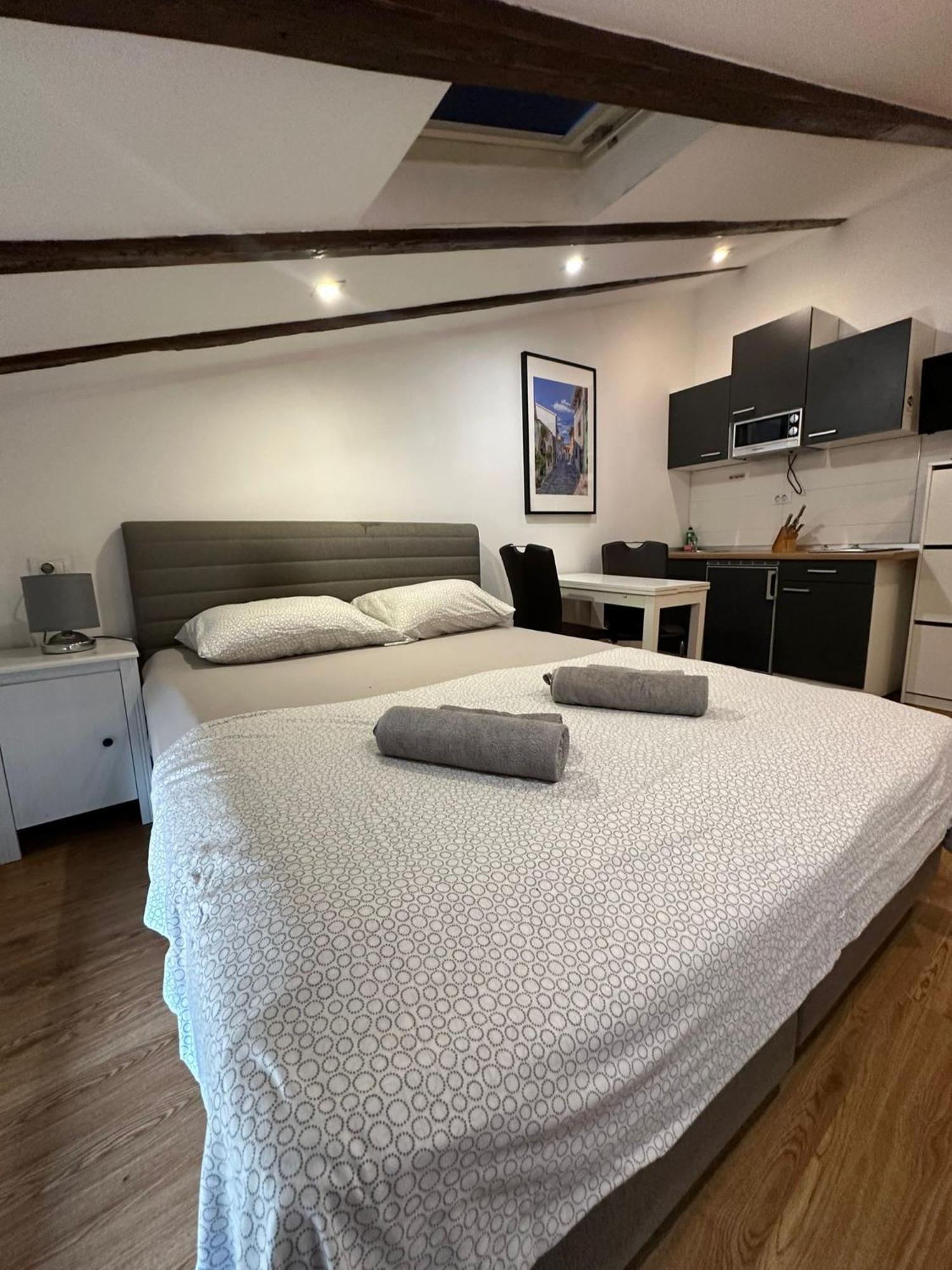 Apartment In The Heart Of Pula Exterior photo