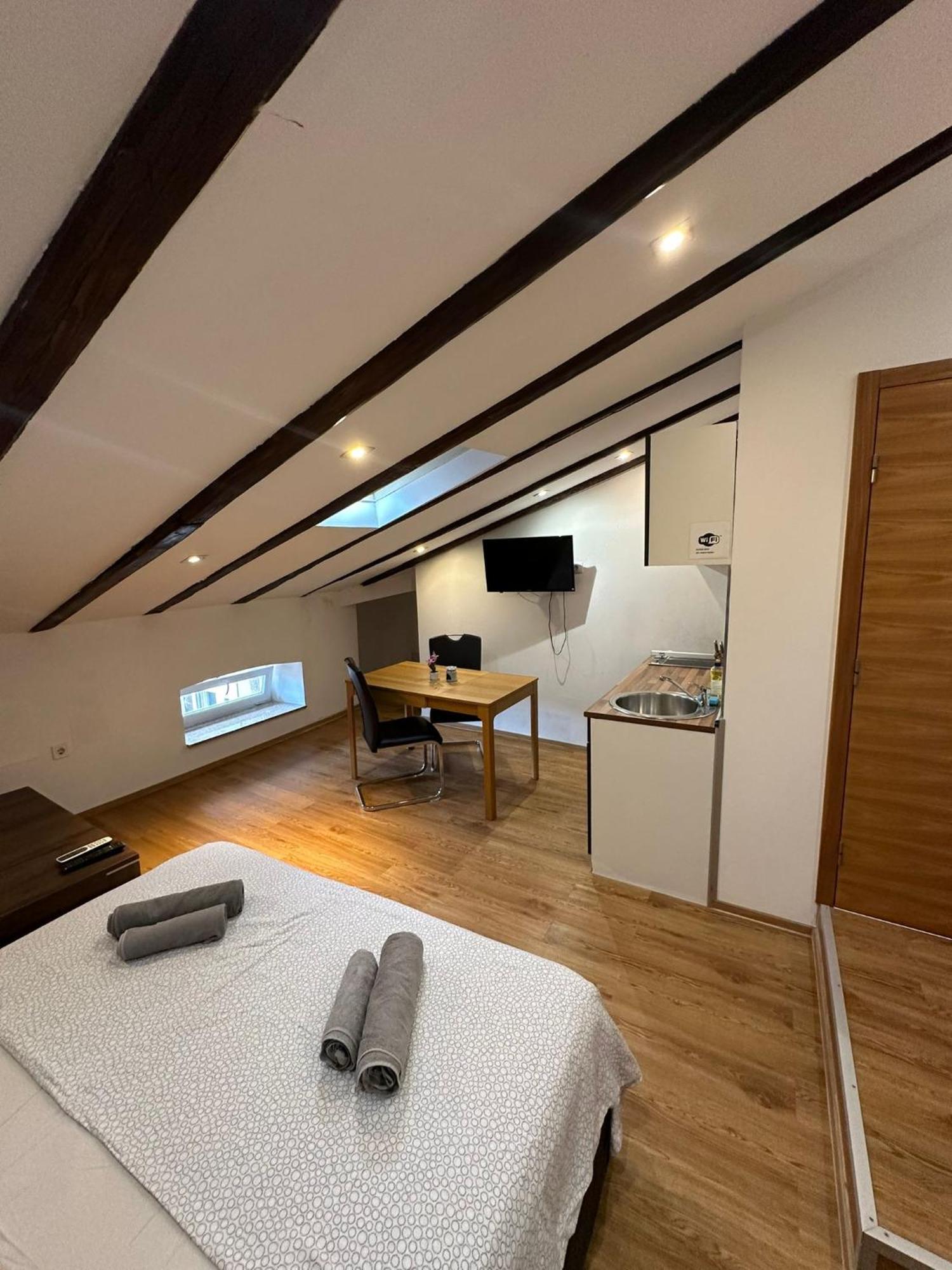 Apartment In The Heart Of Pula Exterior photo