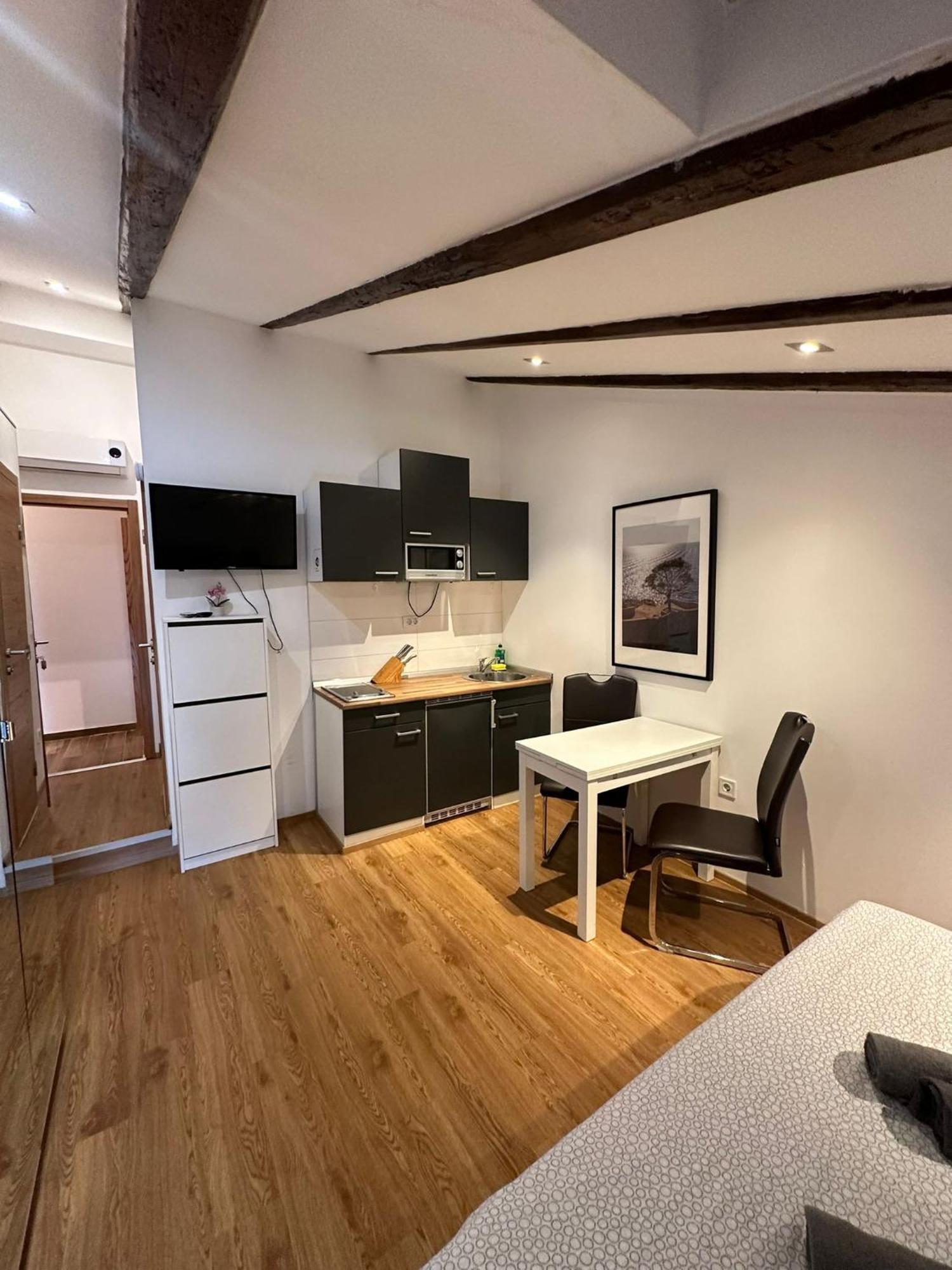 Apartment In The Heart Of Pula Exterior photo